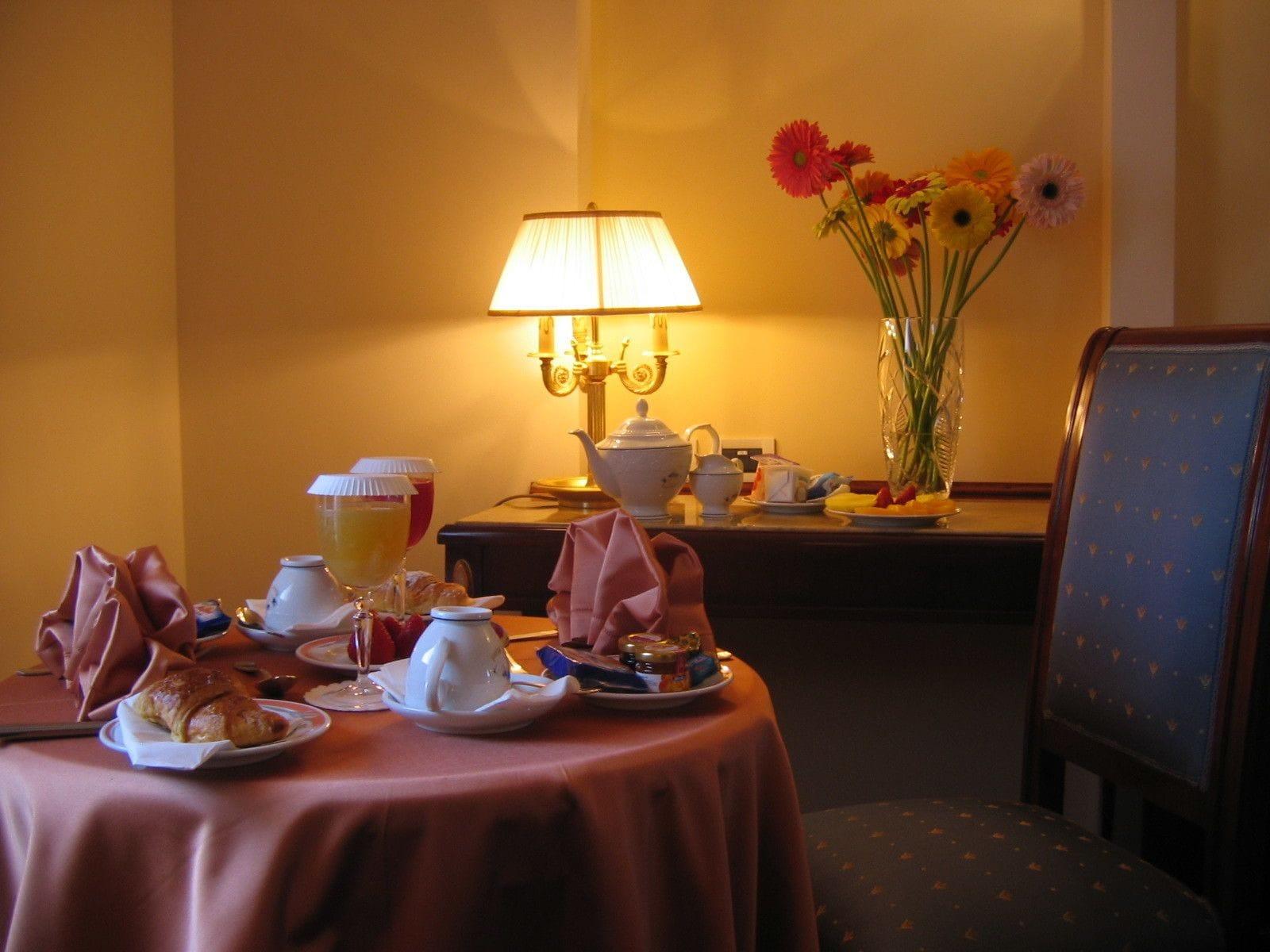 Grand Hotel Palace Марсала Екстер'єр фото A room at the hotel