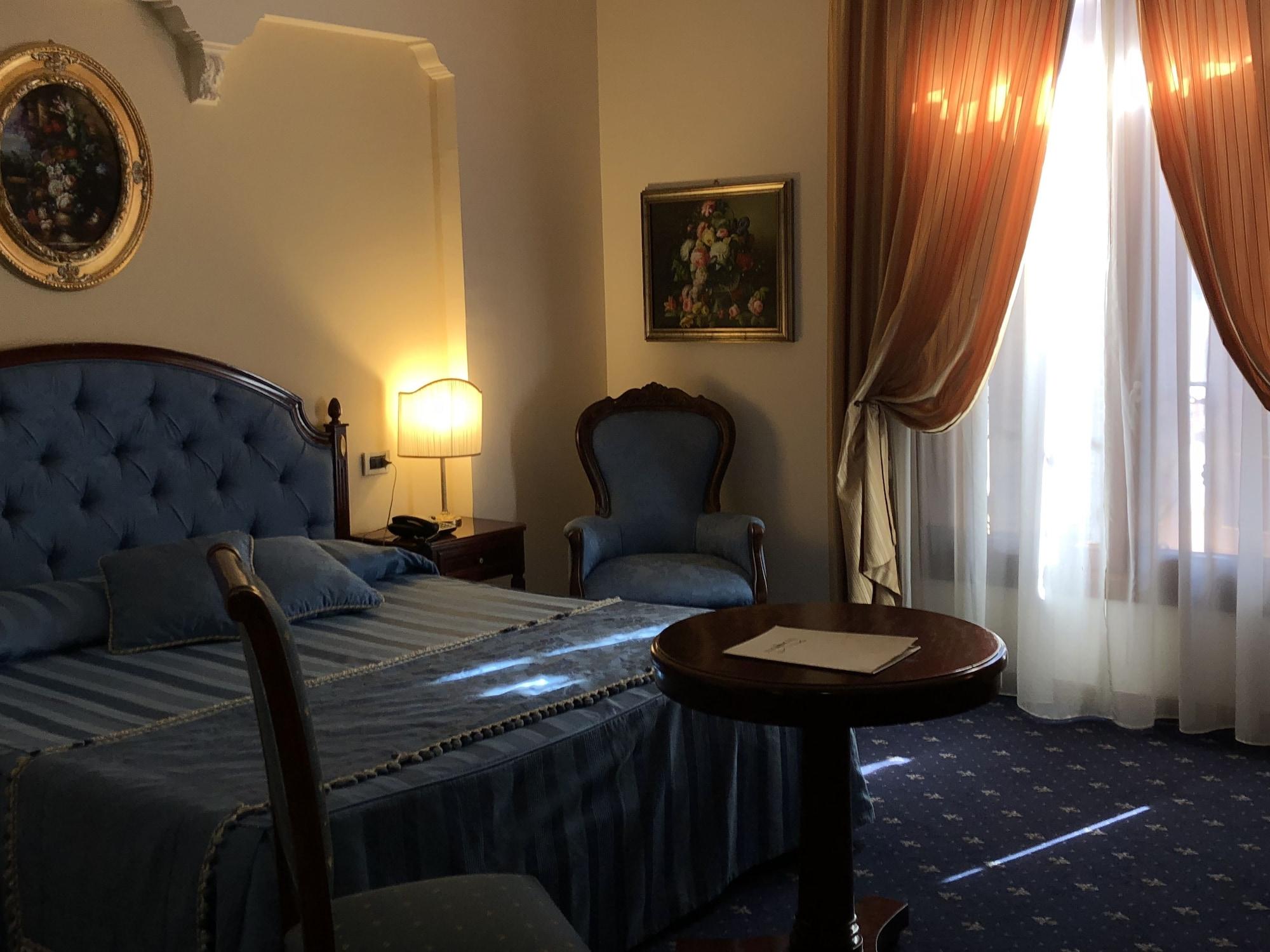 Grand Hotel Palace Марсала Екстер'єр фото A room at the hotel