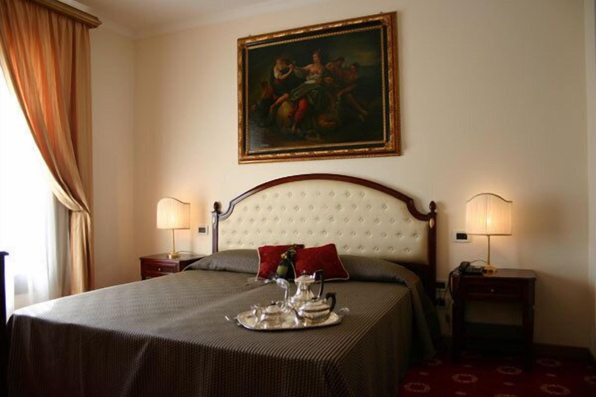 Grand Hotel Palace Марсала Екстер'єр фото A room at the hotel