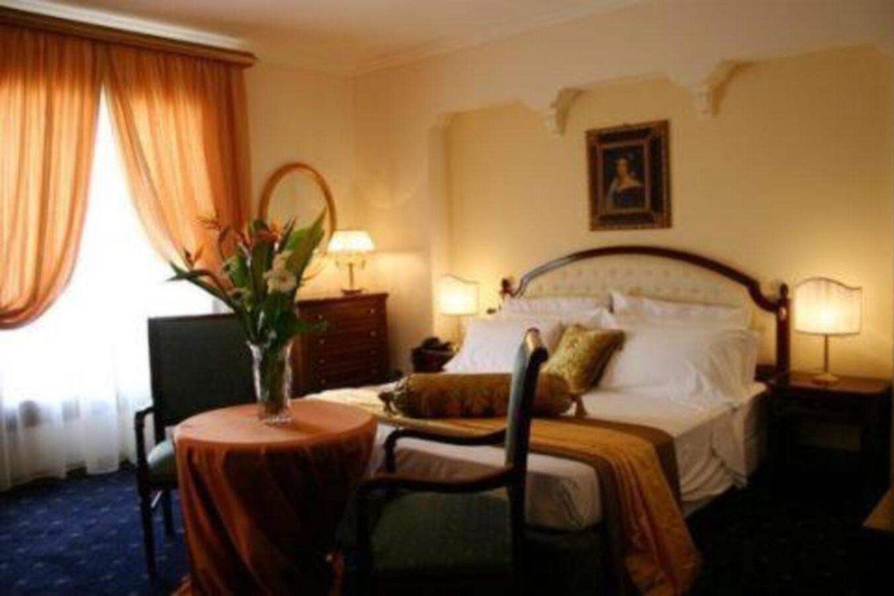 Grand Hotel Palace Марсала Номер фото A room at the hotel