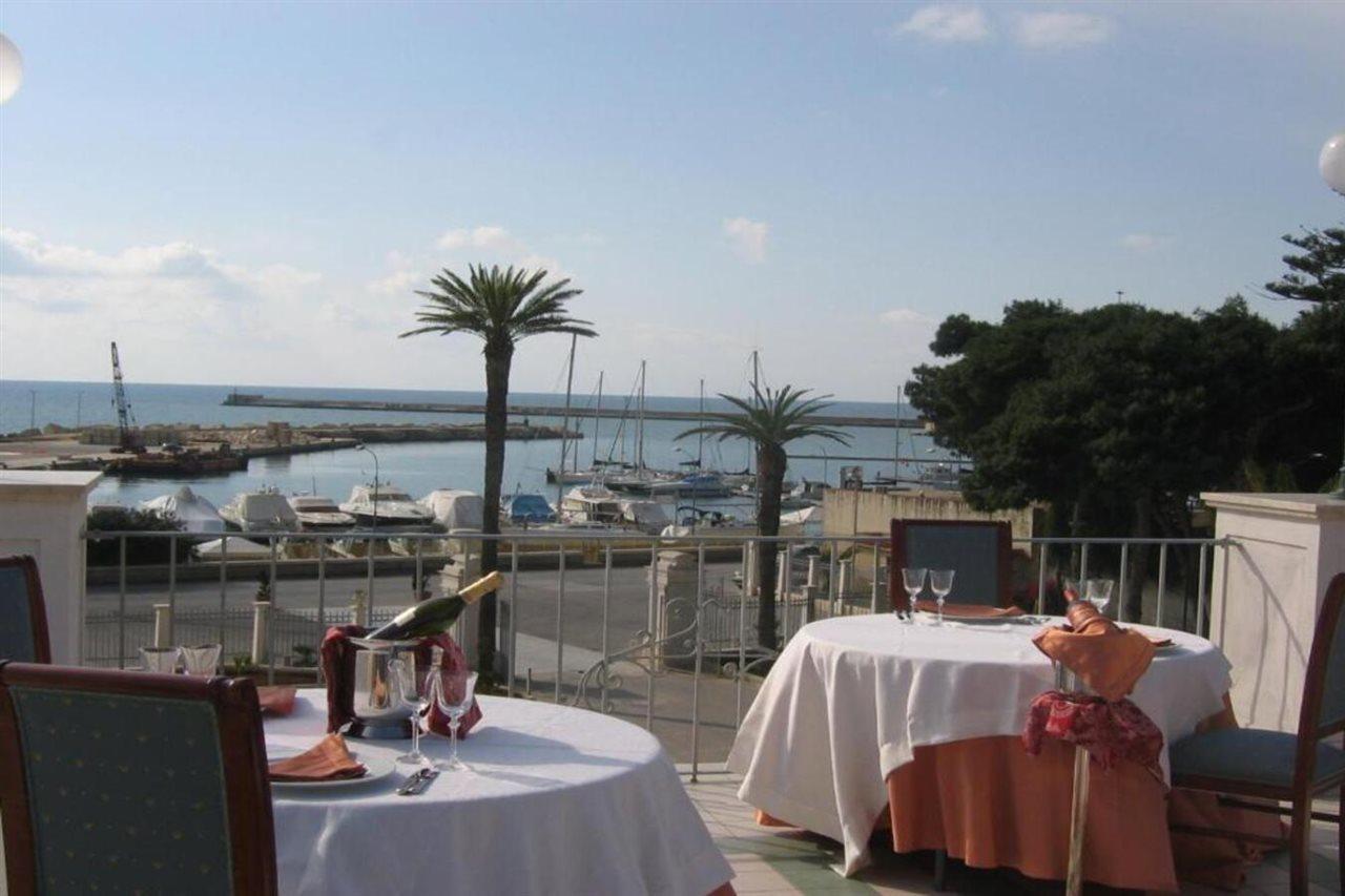 Grand Hotel Palace Марсала Ресторан фото View of the port of San Benedetto del Tronto