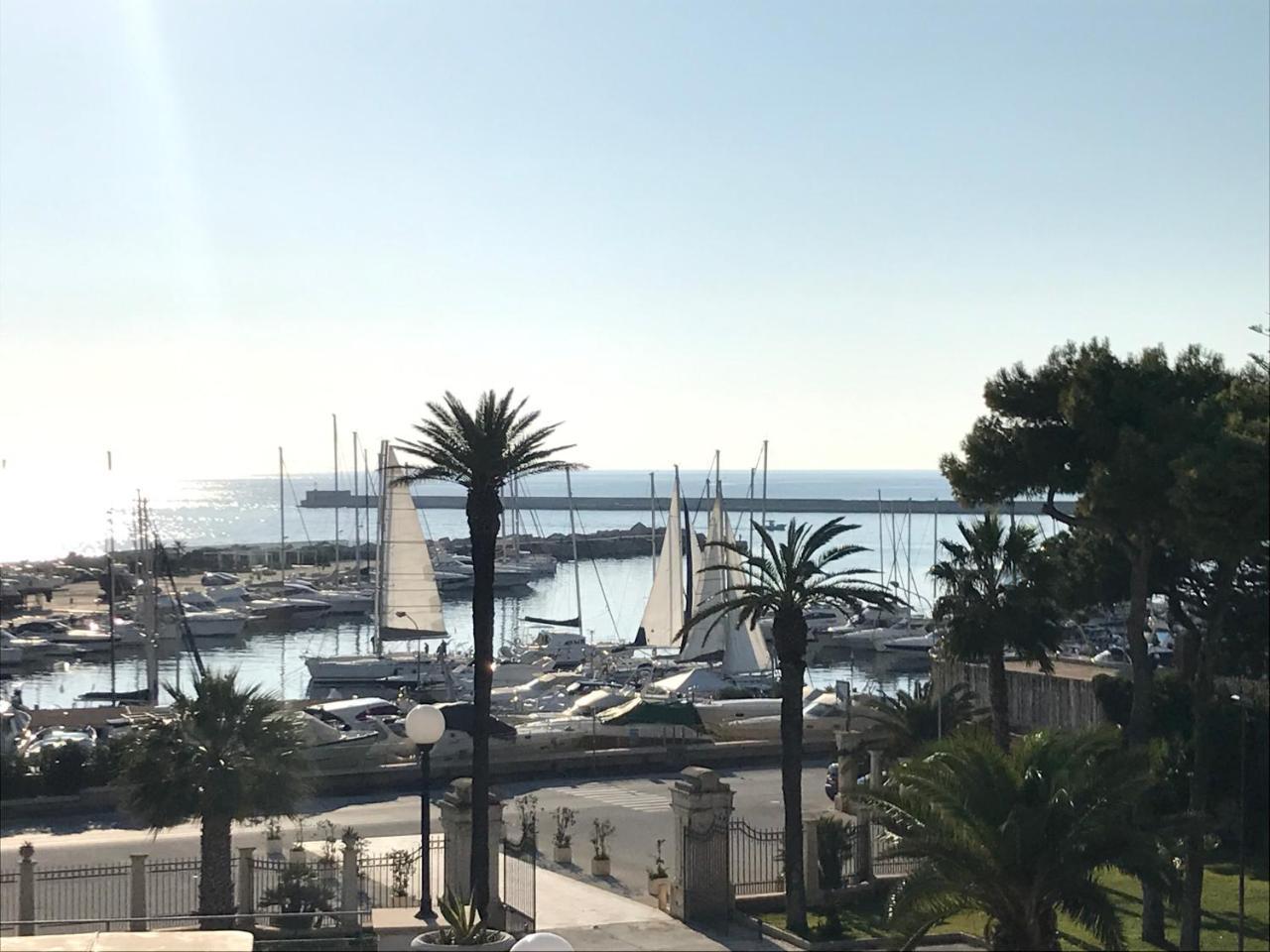 Grand Hotel Palace Марсала Екстер'єр фото View of the port of Sanremo