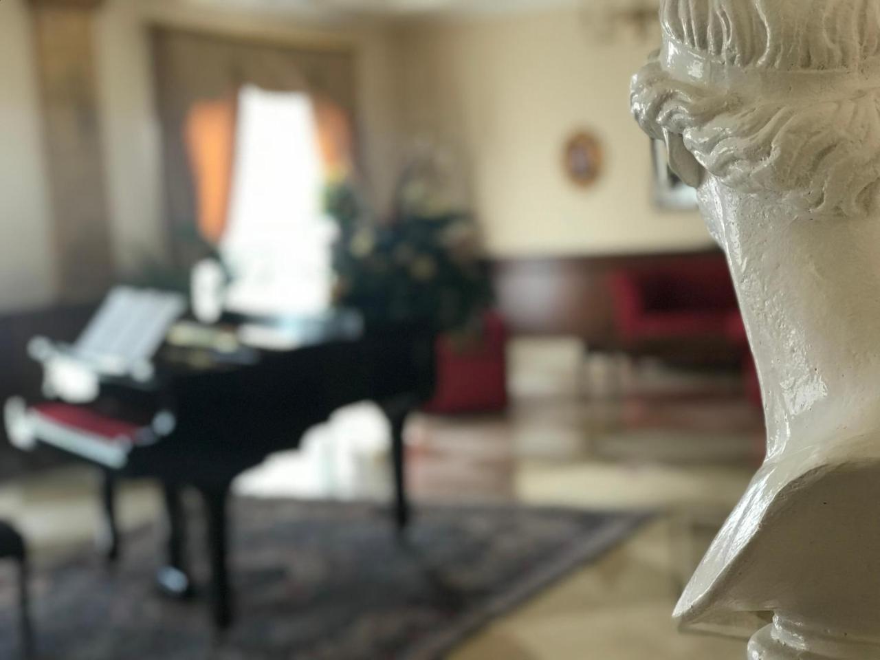 Grand Hotel Palace Марсала Екстер'єр фото The piano at the home of the composer