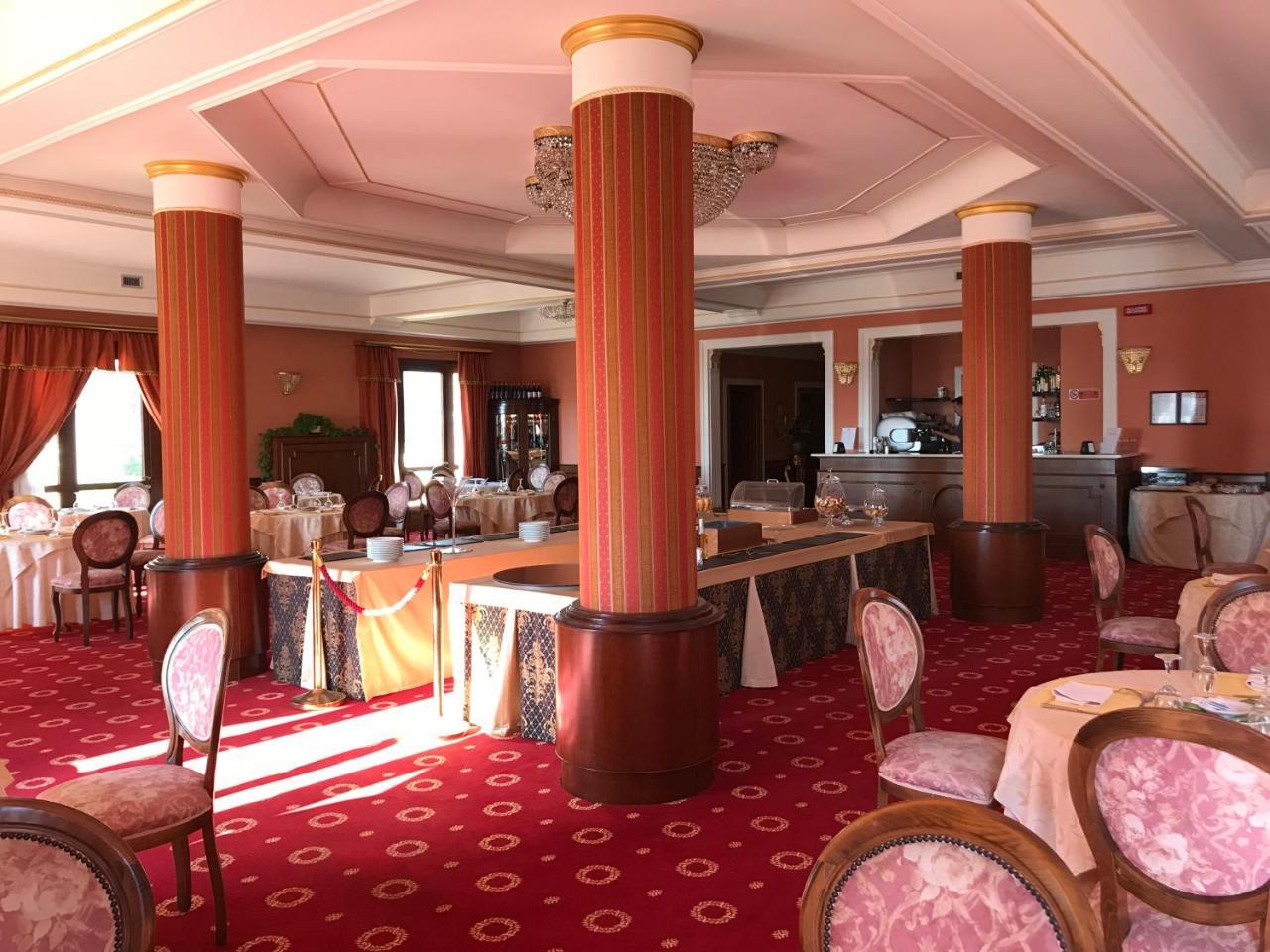 Grand Hotel Palace Марсала Екстер'єр фото Interior of a restaurant