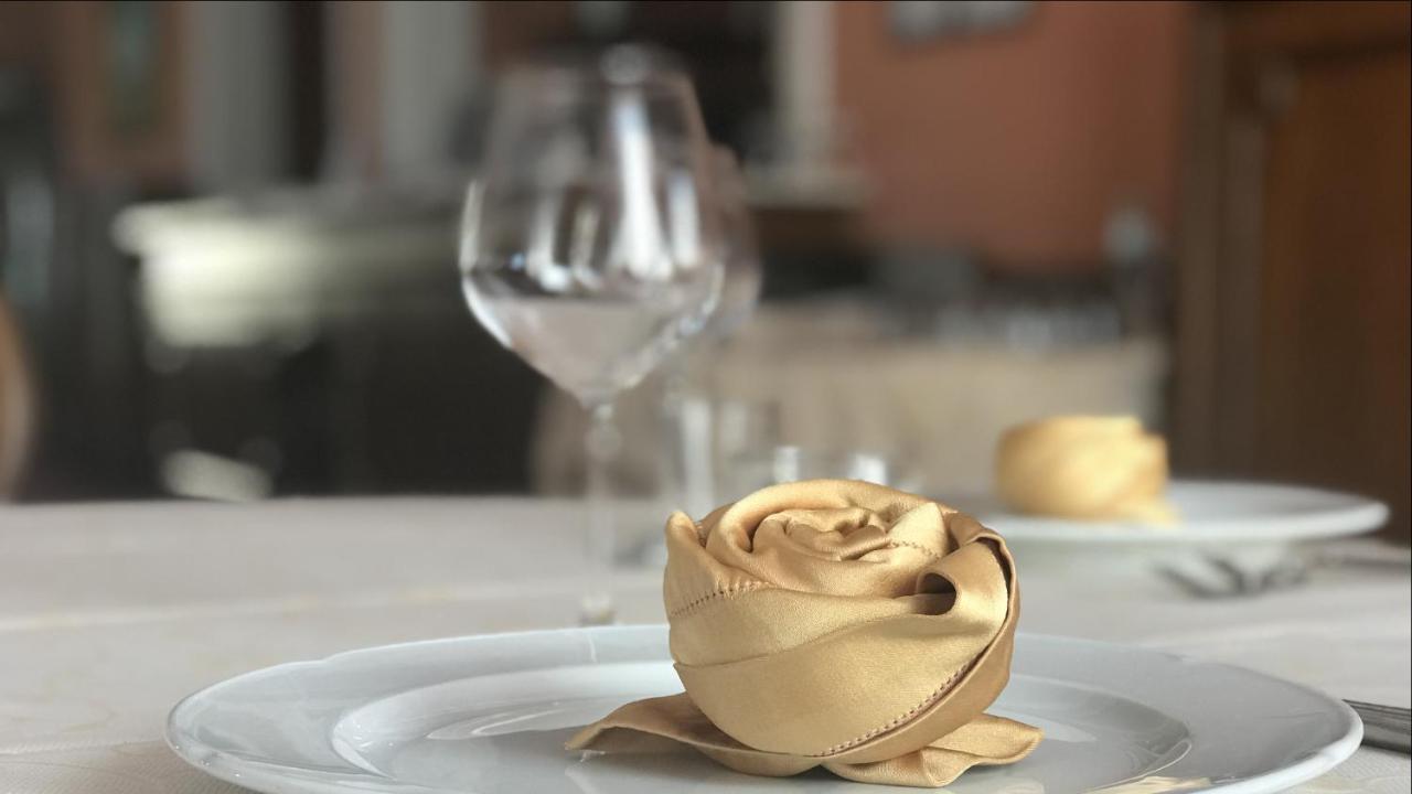 Grand Hotel Palace Марсала Екстер'єр фото A golden rose